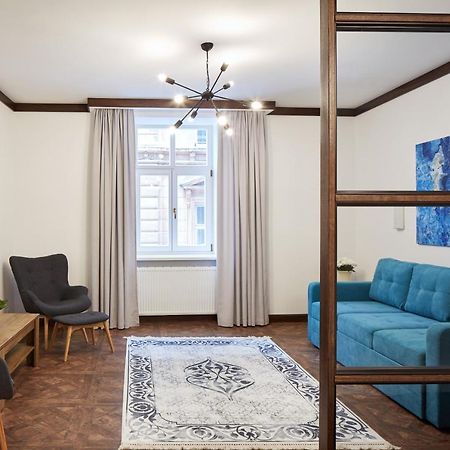 Old House Apartment Lviv Bagian luar foto