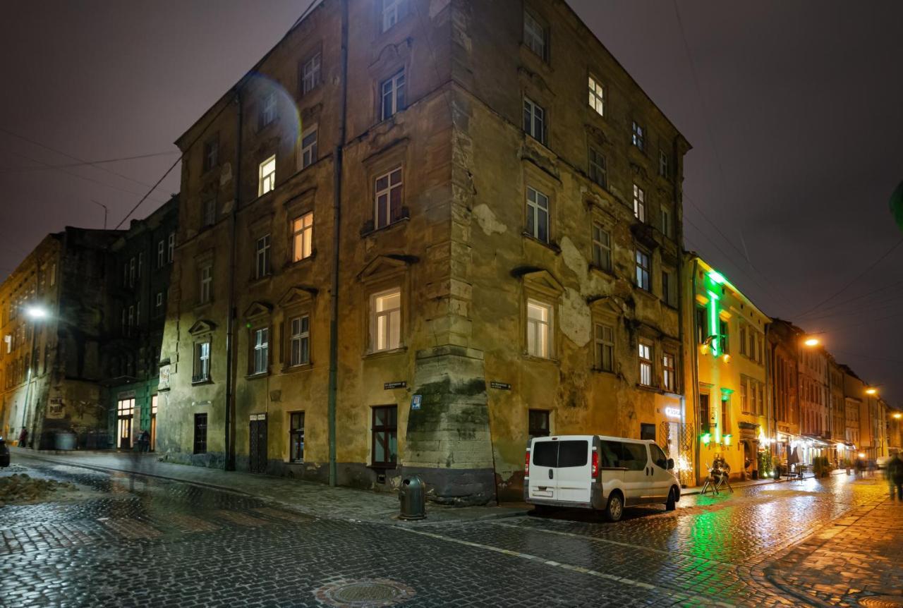 Old House Apartment Lviv Bagian luar foto