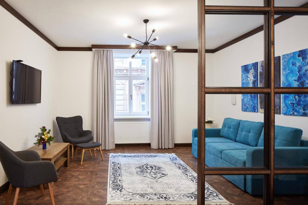 Old House Apartment Lviv Bagian luar foto